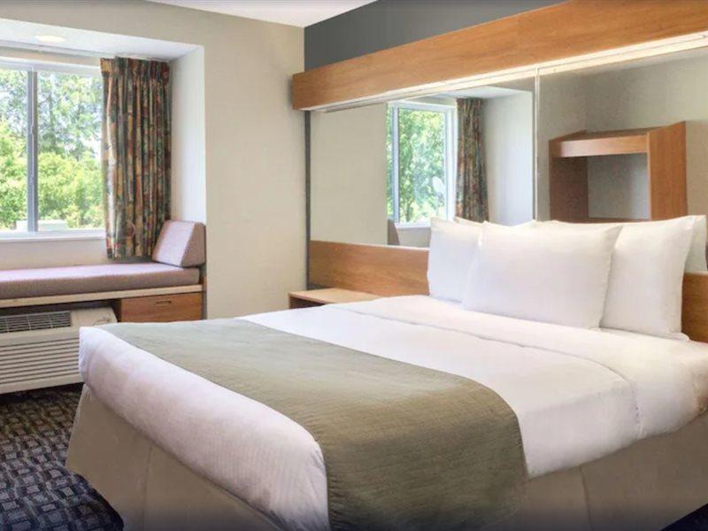 Microtel Inn & Suites By Wyndham Brunswick Extérieur photo