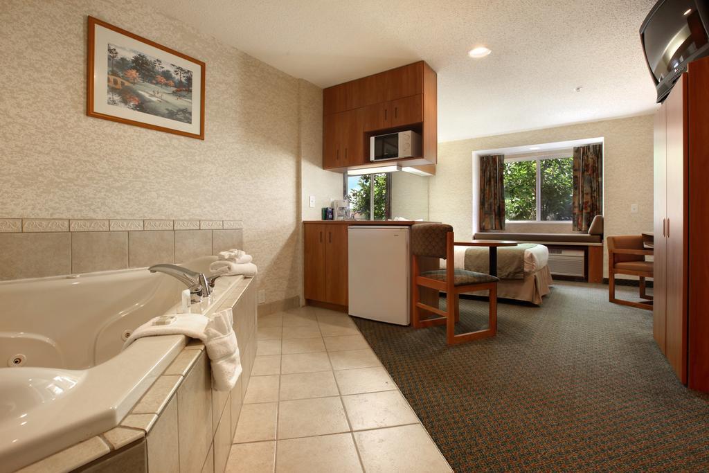 Microtel Inn & Suites By Wyndham Brunswick Chambre photo