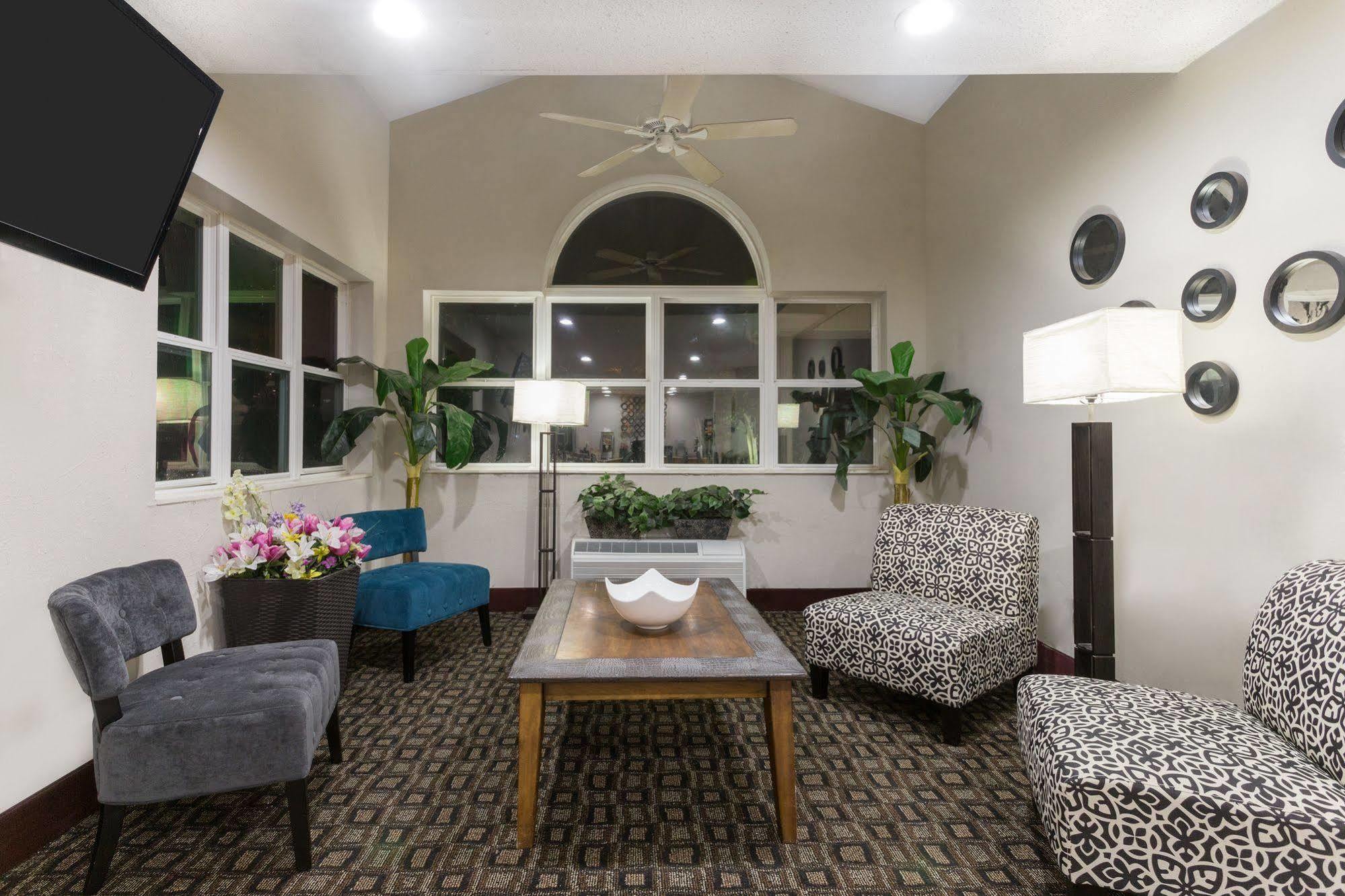 Microtel Inn & Suites By Wyndham Brunswick Extérieur photo