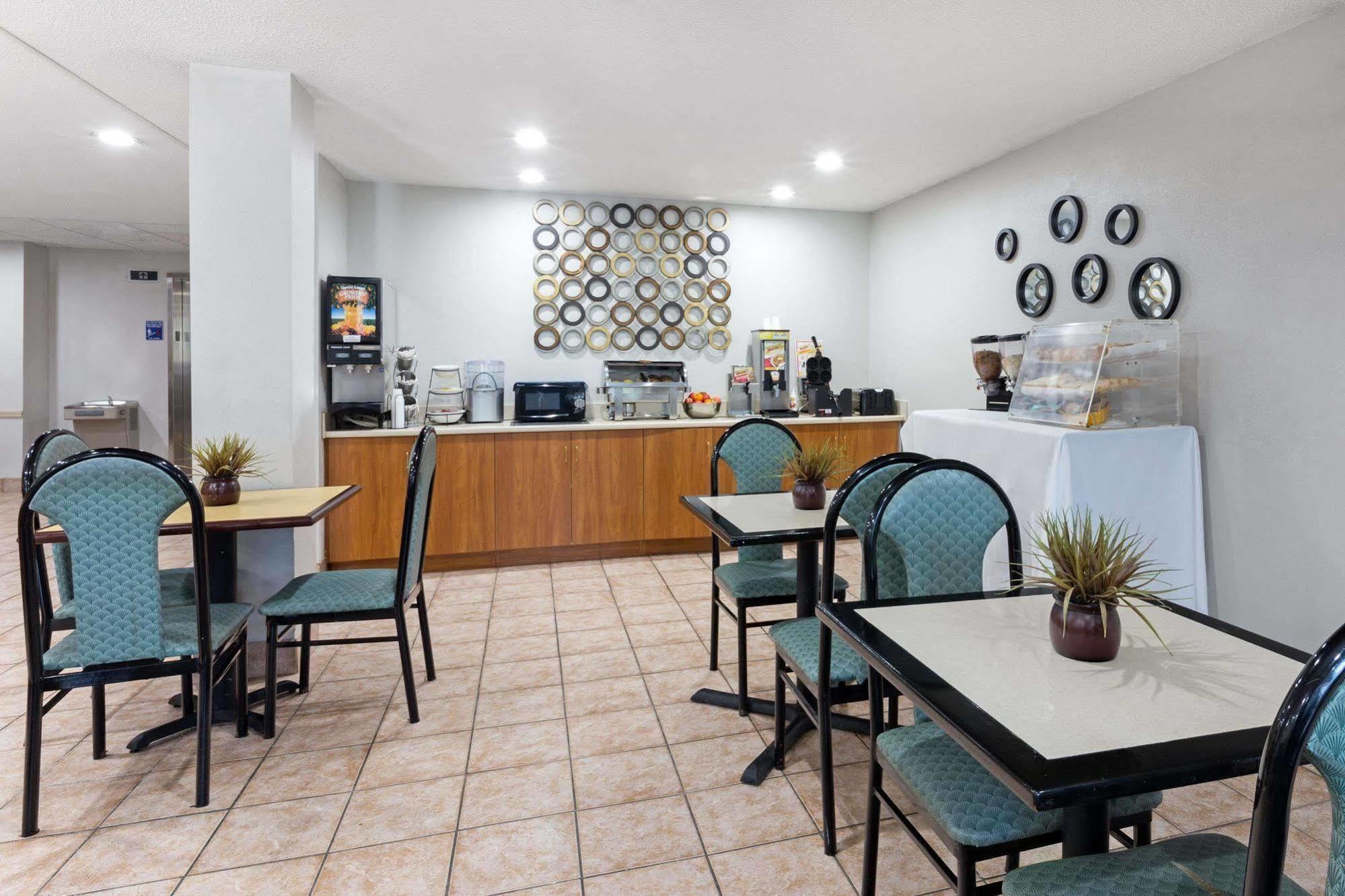 Microtel Inn & Suites By Wyndham Brunswick Extérieur photo